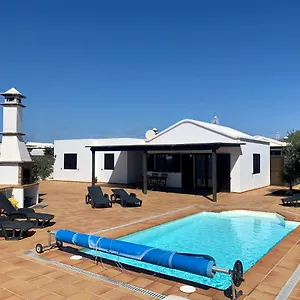Casas Tomare Ii , San Bartolomé España